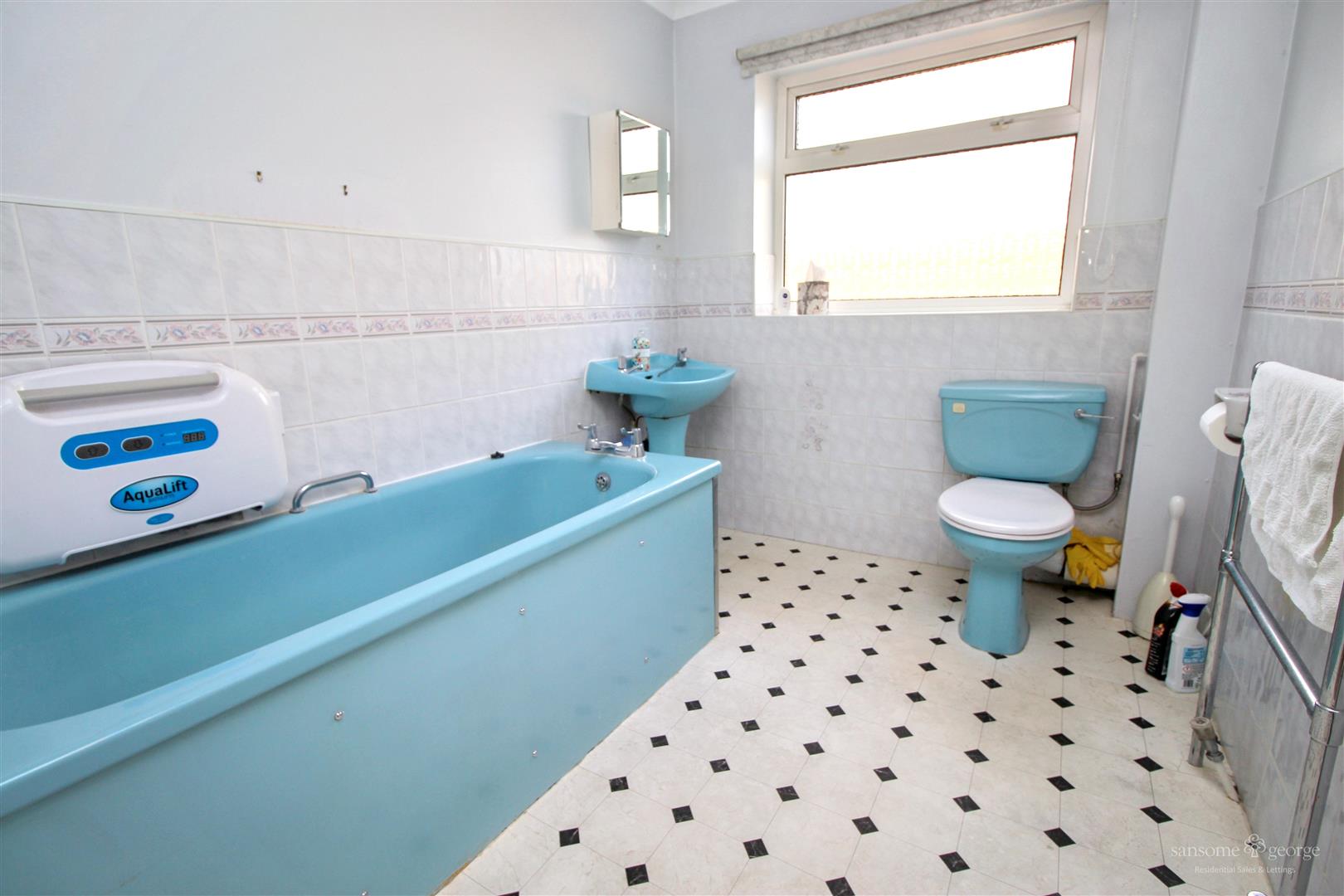 Hillview Close, Tilehurst, Reading
